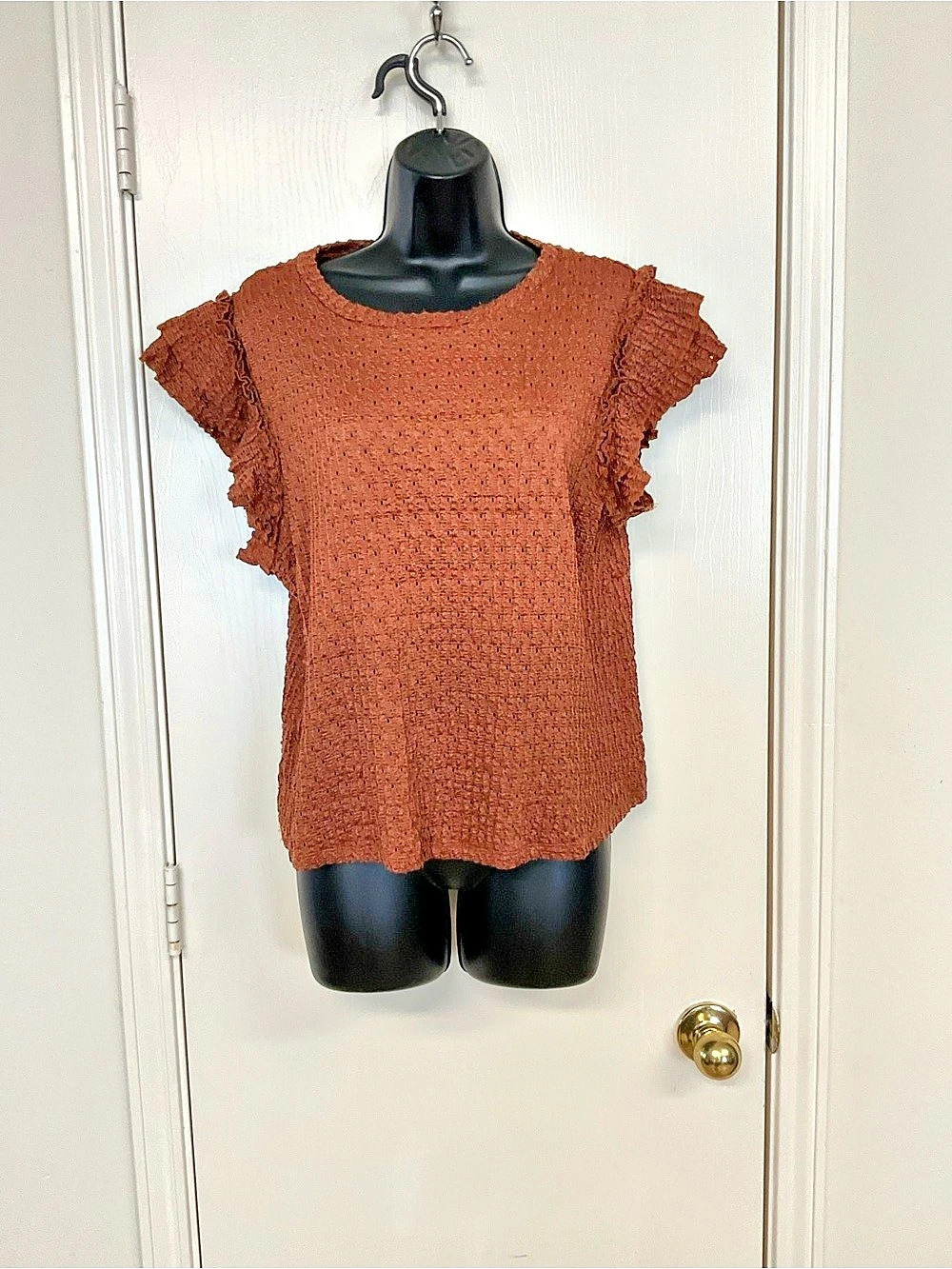 DR2 Textured Ruffle Sleeve Top in Brown
